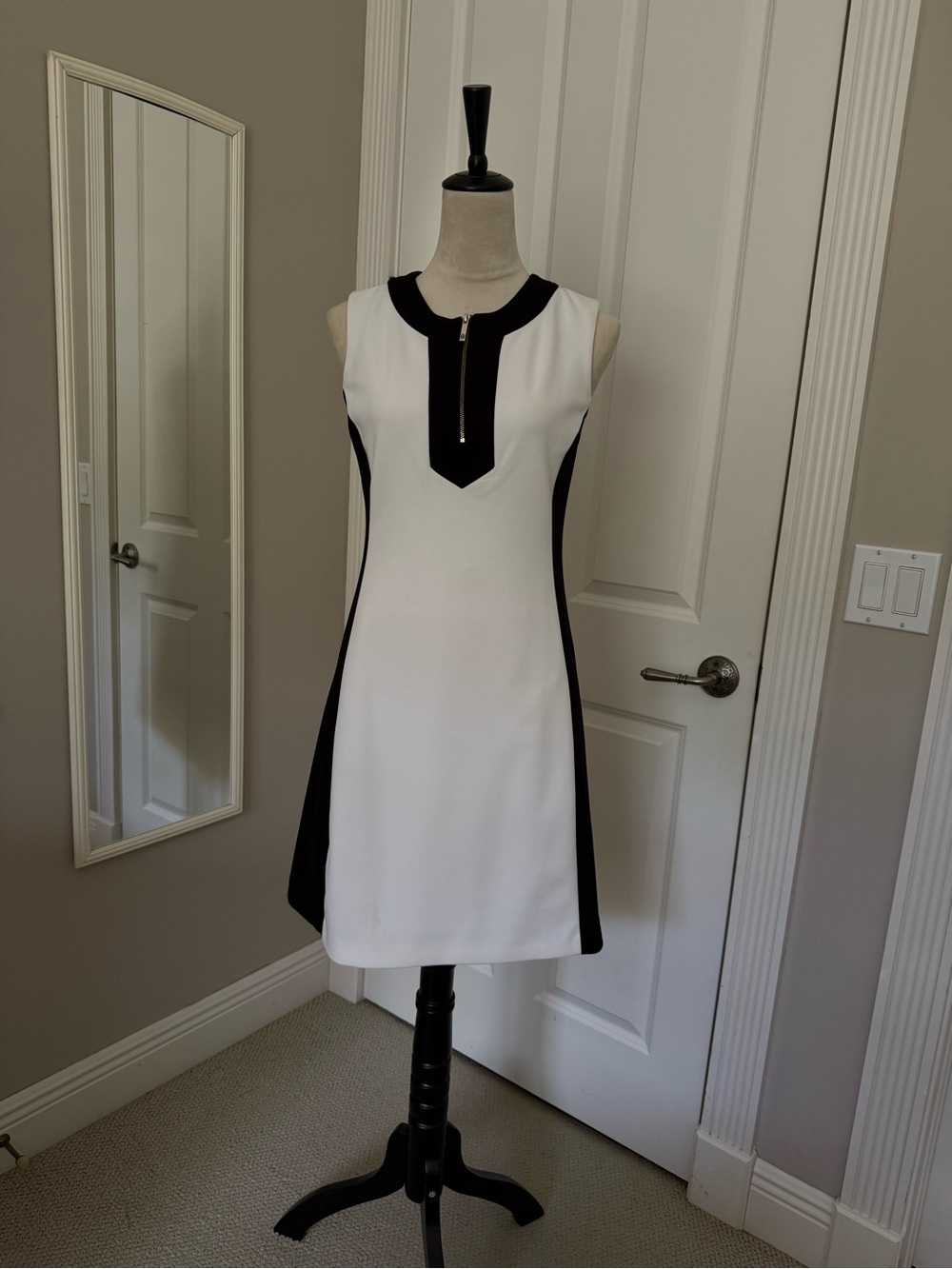 Tommy Hilfiger Black & White Sleeveless Sheath Dress with Front Zip